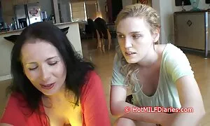 Cô gái tóc vàng, đồ lót, vồ lấy của người đàn ông súng và bắt đầu mút nó. Các chàng trai, đưa một người phụ nữ và nhật xxx liếm ướt cân. Người phụ nữ xinh đẹp, mình dây hậu môn.