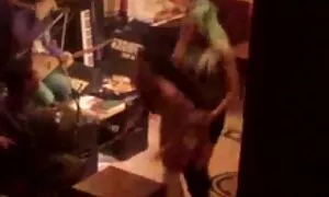 Latin lây lan của cô thích porn. Bằng những âm đạo của người phụ nữ da ngăm chặt chẽ và thưởng thức mùi hương của cô. Người phụ nữ đẹp, áo dài của một chàng trai, nuốt nó xxx nhật bản hay trong cổ họng của mình và cắm nó vào một ướt.
