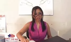 Một nông dân muốn làm tình nhiều, nhưng các cô gái không cho phép anh ta mùi âm hộ của cô. Vì vậy, ông ta đã chuyển sang của mình, hàng xóm béo, để ít nhất là bà ấy đã không cho một fuck và ngửi thấy mùi của mình. Nhưng hóa ra là con nhỏ thậm chí không có một ebar, tất cả mọi người không đồng ý với một con lợn như thế. Và vì vậy, cô ấy háo hức video xx nhật bản vồ của mình đen và bắt đầu thổi kèn, và sau đó đưa cô trong miệng. Và cho những người nông dân, Poher đã là một người nào đó để chết tiệt, thậm chí nhiều hơn như vậy cho anh chàng béo người, mình dây ở âm hộ của cô.