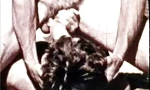 Người phụ nữ lớn hút Hai cô Gái ngu Ngốc. Tay vuốt ve một cô phim nhật xx gái béo và bóp ngực lớn. Cô gái tinh thành viên tình trong âm đạo. Đồng và điền vào ngực của họ với.