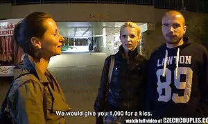 Khiêu dâm Video một cô gái trẻ, trong hậu môn. xxxsex nhat ban Loại, kiểu ngăm đen, thẳng bằng đổ trẻ, tình dục bằng miệng.
