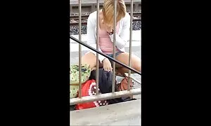 Các nhà điều hành mang trên máy ảnh lớn. Khá Người ra Lệnh cho một tạp chí khiêu dâm với cuộc phỏng vấn của cô và chi tiết của mình, cuộc sống riêng tư. Các người mẫu là cẩn thận chuẩn bị cho việc quay phim và bây giờ, với tư thế, mất các nhà điều hành một tức giận thang máy. Ông mất đi vẻ đẹp và của ông thực sự đi ra quần của mình. Nhưng đây chỉ là sự khởi đầu, và ông vẫn chưa loại bỏ tình với mình, đam mê, người yêu. Vào phòng, các cô gái tóc vàng ngồi trên thằng khốn này và bắt đầu chà ngực cô ấy trên mặt mình. Một đẹp trai ngay lập tức nhảy bổ vào ướt, bởi vì cô đã vui mừng trong bắn súng, và cô pisyulka xuất bản một chua và mùi thơm quyến rũ. Sau khi liếm âm hộ của cô, một người đàn ông, một cô gái trong miệng, ngồi trên hàng đầu của hắn cho ta. Các người quay phim run rẩy trong tay của mình, người nghèo, bởi vì lần đầu tiên ông ấy đã phải bắn như vậy một mô hình khiêu dâm với các camera. Tôi nghĩ tôi thủ dâm ngày hôm nay, xxxvideo nhật bản không phải run rẩy, nhớ các cô gái tóc vàng.