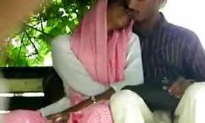 Hai người một tóc đỏ lớn treo trong miệng và một ướt. Họ xxxvideo nhật đưa một cô gái trên lớn của họ, trống xoay một cô gái nhau, và đổ đầy tinh tế với cô gái tóc.