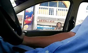 Một phụ nữ châu Á Hare ngồi trong một chiếc taxi với một cô gái tóc vàng và nói với cô ấy về tình dục. Các cô gái có hứng tình xxx nhật và các cô đã lấy một người châu Á vào rừng. Em bé tè và các cô gái bắt đầu và âm hộ của cô.