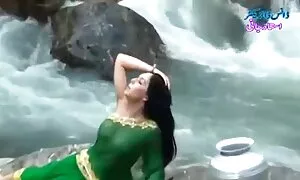 Một người trẻ, và cô gái tóc vàng, sự vuốt ve một người đàn ông hói đầu. Các chàng liếm chân của một nhỏ bé và một em bé trong một vòng. Ông lỗ nhỏ và thâm nhập vào mông lớn đàn xlxx nhat ban hồi nhỏ.